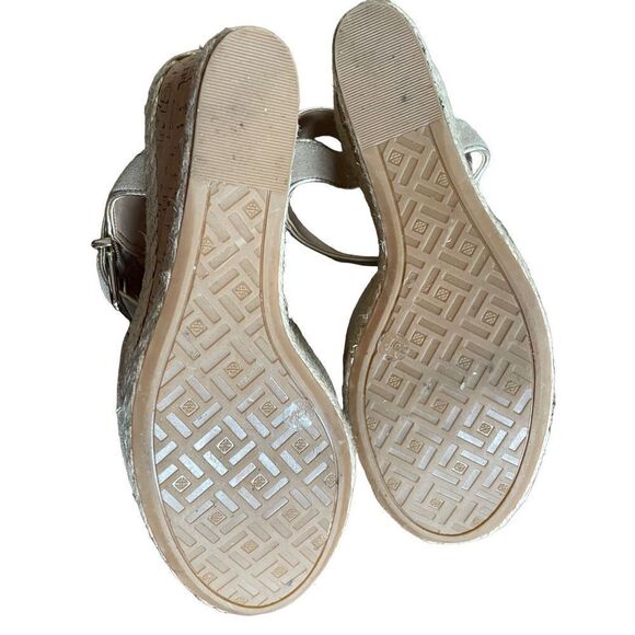 ANTONIO MELANI MAREE T-STRAP
GOLD WEDGE size 9 - Picture 5 of 16